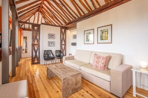 TV - GuestReady - Alfama Terrace B1 (Lisbon)