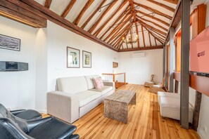 TV - GuestReady - Alfama Terrace B1 (Lisbon)