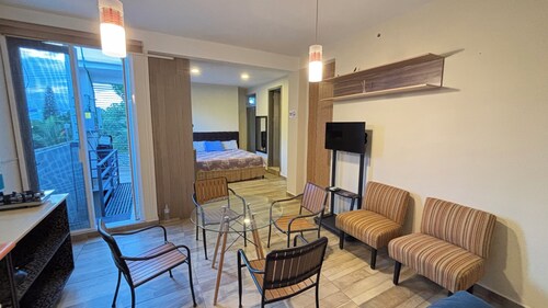 "Encanto y Comodidad en un Loft Moderno"