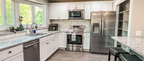 Mikrowelle, Ofen, Herdplatte, Geschirrspüler