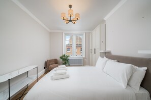 2 quartos, ferros/tábuas de passar roupa, Wi-Fi, roupa de cama
