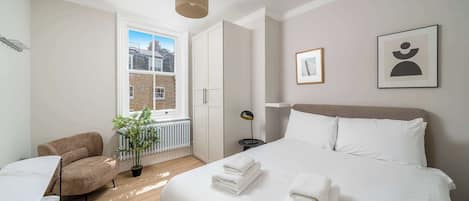 2 室のベッドルーム、アイロン / アイロン台、WiFi、ベッドシーツ