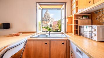 Réfrigérateur, micro-ondes, four, lave-vaisselle