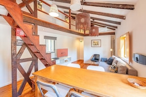 TV - GuestReady - Alfama Terrace G1 (Lisbon)
