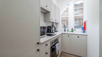 Mikroaaltouuni, uuni, liesi, astianpesukone