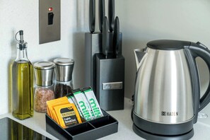 Coffee and/or coffee maker - Central 1-Bed w/ Kitchen by Candover St (London)