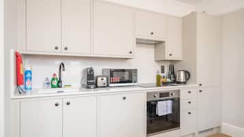 Mikroaaltouuni, uuni, liesi, astianpesukone