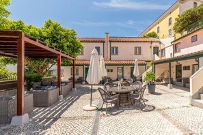 Outdoor dining - GuestReady - Alfama Terrace G (Lisbon)