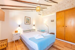 1 habitación, tabla de planchar con plancha, internet y ropa de cama 