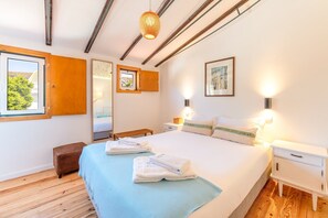 1 chambre, fer et planche à repasser, accès Internet, draps fournis