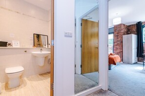 Hair dryer, towels - Pool Table, Stunning 2Bed Apt, Central Location (Liverpool)