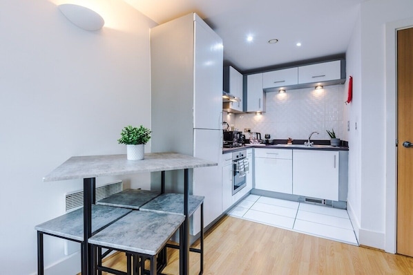 Fridge, microwave, oven, stovetop