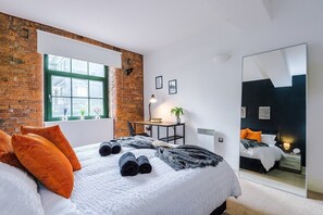 Iron/ironing board, Internet, bed sheets