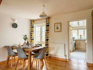 Unclassified image, 4 of 38, button - NEW Corner Cottage in Canterbury | FREE Parking (Canterbury)