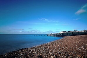 Unclassified image, 2 of 38, button - NEW Corner Cottage in Canterbury | FREE Parking (Canterbury)