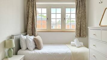 2 chambres, fer et planche à repasser, Wi-Fi gratuit, draps fournis