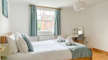 2 slaapkamers, een strijkplank/strijkijzer, gratis wifi, beddengoed