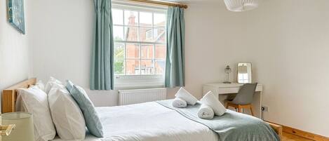 2 makuuhuonetta, silitysrauta/-lauta, ilmainen Wi-Fi, vuodevaatteet