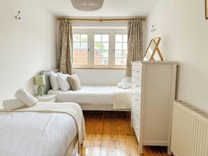 Unclassified image, 3 of 38, button - NEW Corner Cottage in Canterbury | FREE Parking (Canterbury)