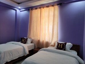 Twin Room, Garden View | Desk, laptop workspace, free WiFi