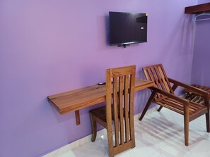 Twin Room, Garden View | Living area