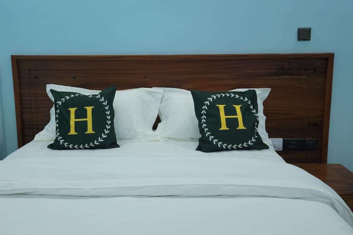 Deluxe Double Room, Courtyard View | Desk, laptop workspace, free WiFi