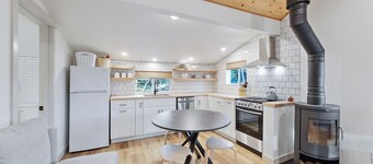 Nedonna Beach Cottage • 2 Miles North of Rockaway Beach • Cozy Coastal Stay