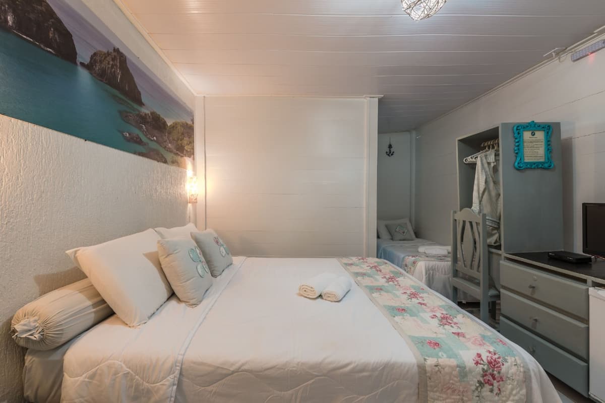 Standard Quadruple Room | Desk, free WiFi