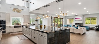 Elegant Mountain Retreat with Sweeping Views