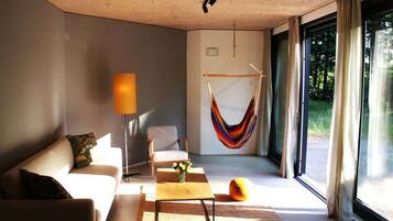 Fernseher, Kamin, Bücher