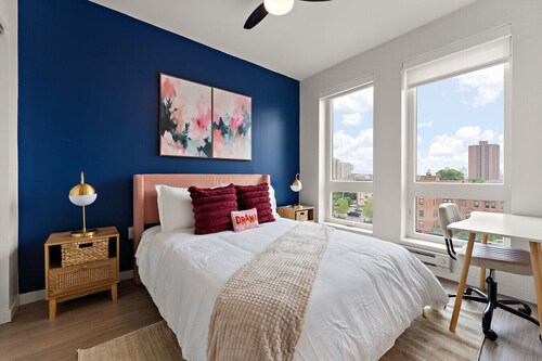 LUXE 1BR w/ Free Parking near Downtown + Loring Park