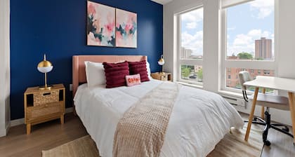 LUXE 1BR w/ Free Parking near Downtown + Loring Park