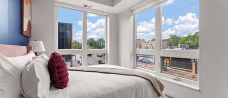 2 Schlafzimmer, Schreibtisch, Bügeleisen/Bügelbrett, Reisekinderbett