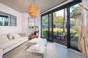 Fireplace, books - House 1 - ELF AM SEE (Templin)