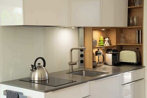 Kühlschrank, Ofen, Herdplatte, Geschirrspüler
