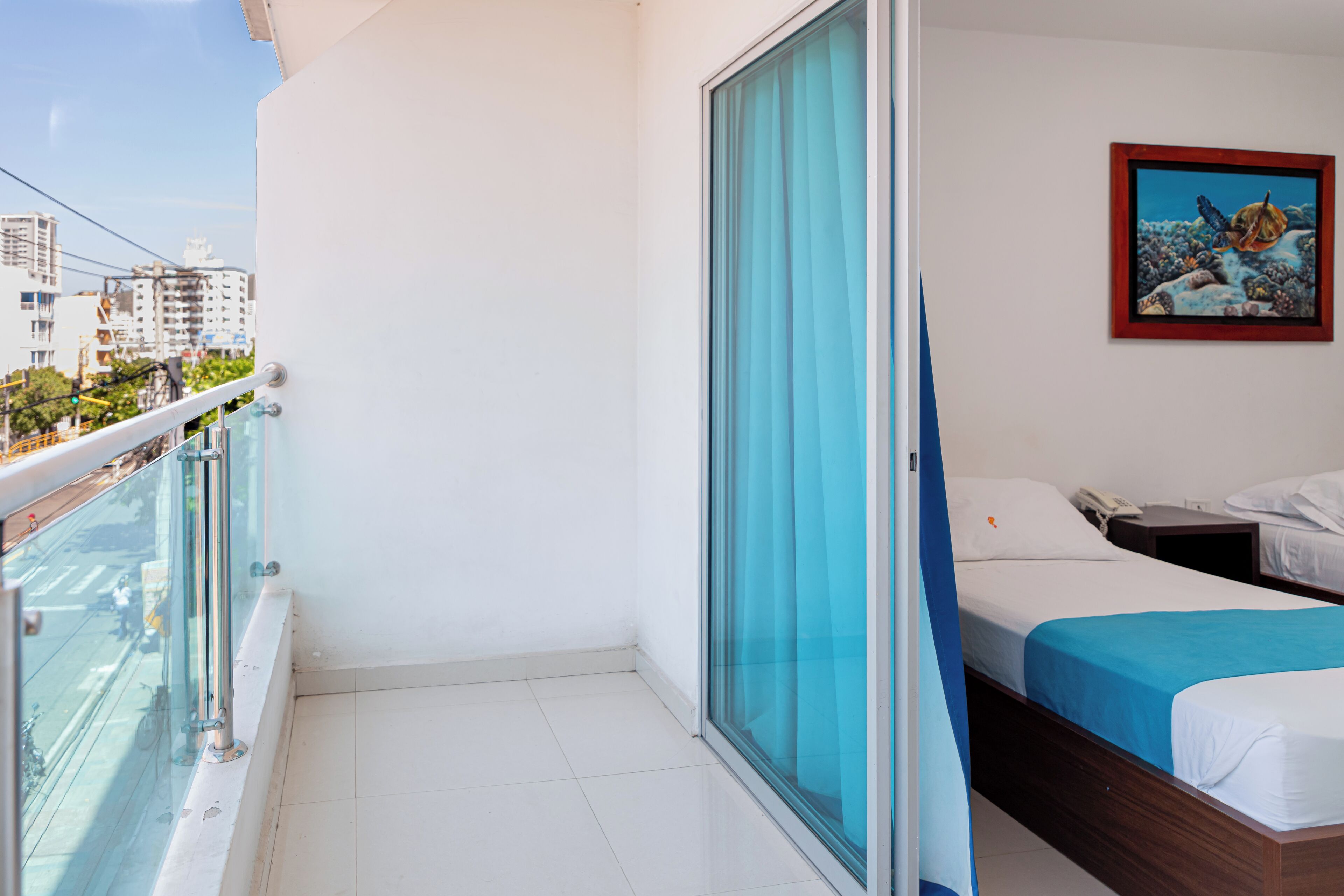 Premium bedding, minibar, free WiFi, bed sheets