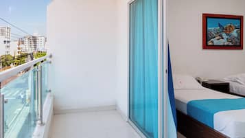 Premium bedding, minibar, free WiFi, bed sheets