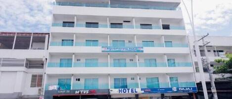 Fachada de la propiedad