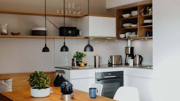 Kühlschrank, Ofen, Herdplatte, Geschirrspüler