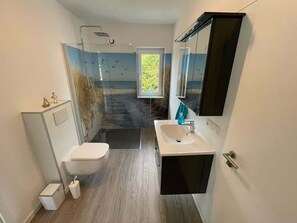 Shower, hair dryer - Urlaubshafen Summary: (Bremerhaven)