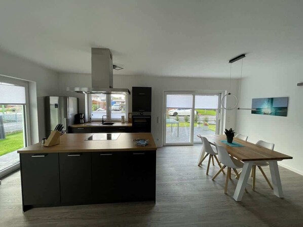 Fridge, microwave, oven, stovetop - Urlaubshafen Summary: (Bremerhaven)