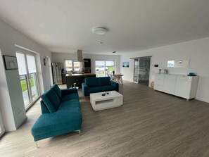 TV - Urlaubshafen Summary: (Bremerhaven)