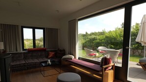 TV, fireplace, offices