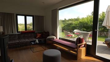 Fernseher, Kamin, Arbeitsbereiche