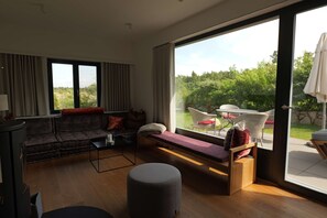 TV, fireplace, offices