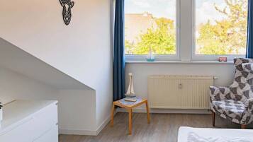 2 makuuhuonetta, silitysrauta/-lauta