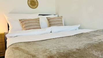 1 bedroom, bed sheets