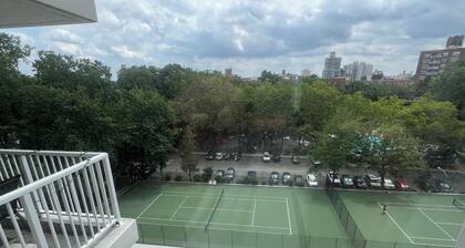 Chic 1300sqf luxury apartment residence private building in Riverdale, pool&gym