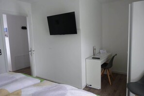 3 habitaciones, tabla de planchar con plancha, wifi y ropa de cama