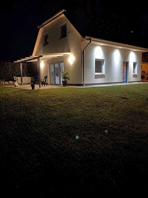 Exterior - Paula Summary:<br>Relax (Marlow)